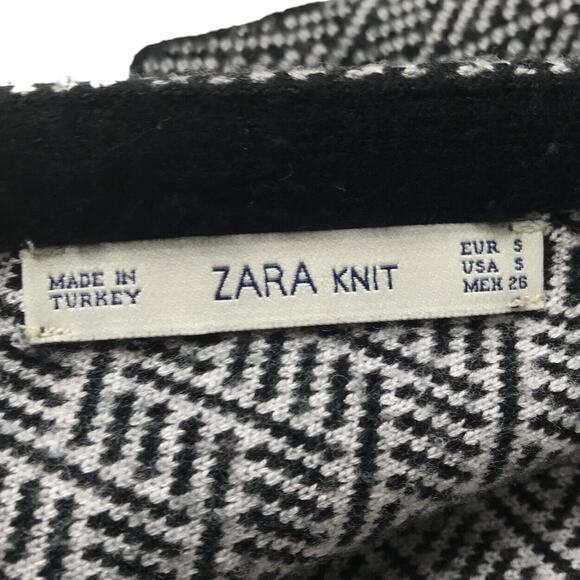 Zara Knit Dress Bodycon Scoop Back Cap Sleeve Black White Herringbone Size Small - Picture 6 of 8
